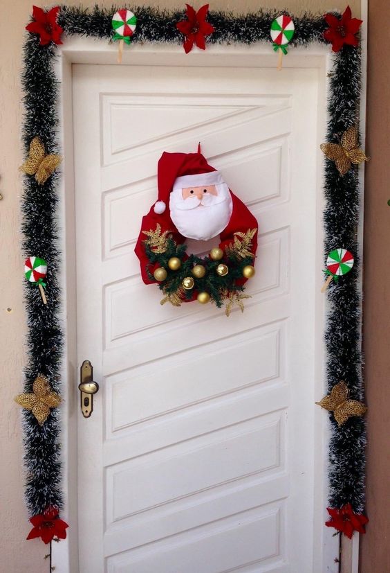 decorar la puerta de entrada en navidad